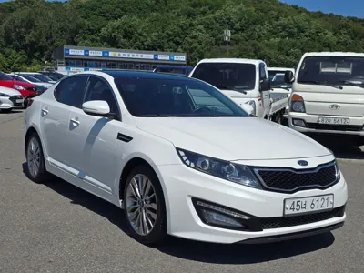 Kia K5 2013, 82352 км, за 3741.63 USD