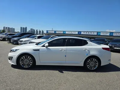 Kia K5 2013, 82352 км, за 3741.63 USD