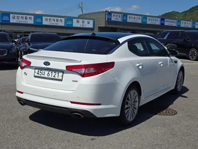 Kia K5 2013, 82352 км, за 3741.63 USD