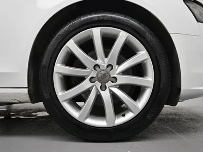 Audi A4 2013, 193936 км, за 2822.63 USD