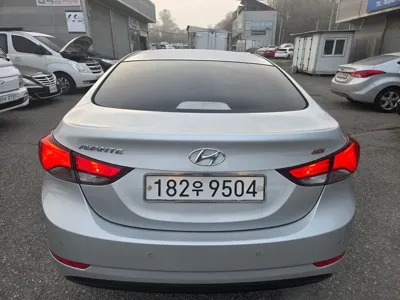 Hyundai Avante 2016, 195000 км, за 3249.33 USD