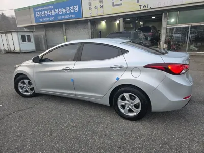Hyundai Avante 2016, 195000 км, за 3249.33 USD