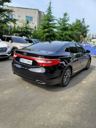 Hyundai Grandeur 2014, 221000 км, за 2275.24 USD