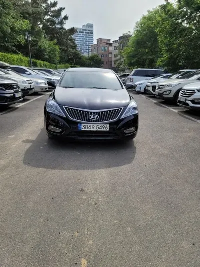 Hyundai Grandeur 2014, 221000 км, за 2275.24 USD