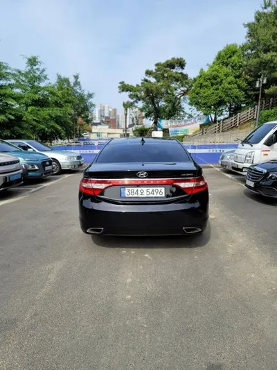 Hyundai Grandeur 2014, 221000 км, за 2275.24 USD