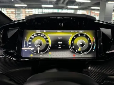 Astonmartin Vantage 2025, 4000 км, за 191608.83 USD - фото 6