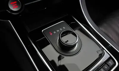 Jaguar XE 2018, 111013 км, за 5789.75 USD - фото 9