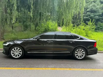 Volvo S90 2020, 80000 км, за 16576.04 USD