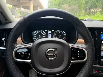 Volvo S90 2020, 80000 км, за 16576.04 USD