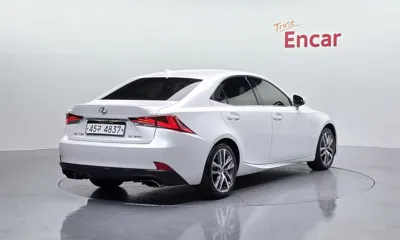 Lexus IS 2019, 66795 км, за 15592.99 USD