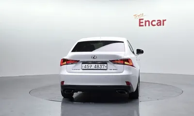 Lexus IS 2019, 66795 км, за 15592.99 USD