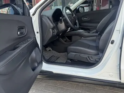 Honda Vezel 2022, 3000 км, за 15273.39 USD