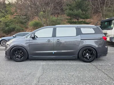 Kia Canival 2016, 151603 км, за 6104.77 USD