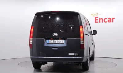 Hyundai Staria 2025, 7676 км, за 18136.9 USD