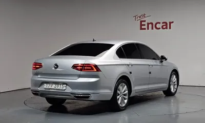 Volkswagen Passat 2018, 86820 км, за 10831.04 USD