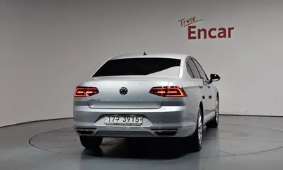 Volkswagen Passat 2018, 86820 км, за 10831.04 USD