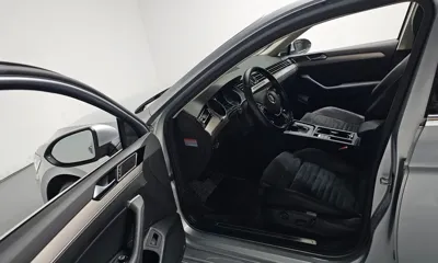 Volkswagen Passat 2018, 86820 км, за 10831.04 USD - фото 10