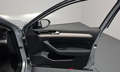 Volkswagen Passat 2018, 86820 км, за 10831.04 USD - фото 24