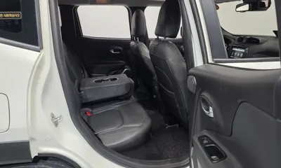 Jeep Renegade 2018, 47656 км, за 10233.69 USD - фото 12