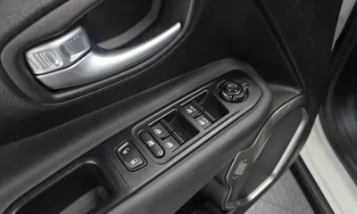 Jeep Renegade 2018, 47656 км, за 10233.69 USD - фото 27