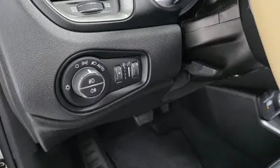 Jeep Renegade 2018, 47656 км, за 10233.69 USD - фото 28