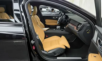 Volvo V60 2021, 35805 км, за 23624.79 USD - фото 11