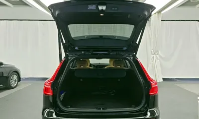 Volvo V60 2021, 35805 км, за 23624.79 USD - фото 20