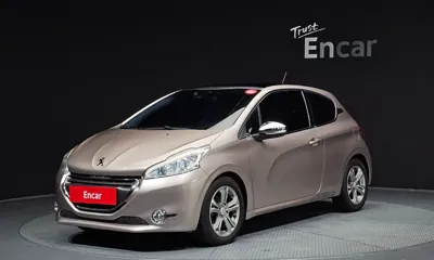 Peugeot 208 · 2013 год