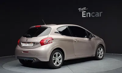 Peugeot 208 2013, 124589 км, за 2980.13 USD