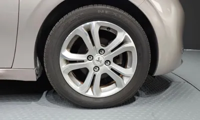Peugeot 208 2013, 124589 км, за 2980.13 USD