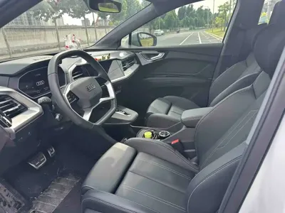 Audi Q4 e-tron 2025, 5000 км, за 22630.52 USD