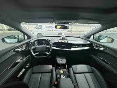 Audi Q4 e-tron 2025, 5000 км, за 22630.52 USD