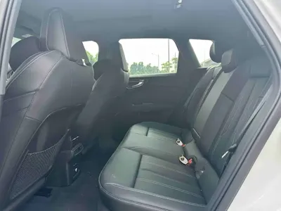 Audi Q4 e-tron 2025, 5000 км, за 22694.6 USD - фото 6