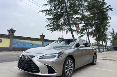 Lexus ES · 2025 год