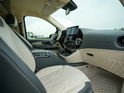 Mercedes-Benz V-Class 2022, 50000 км, за 32341.93 USD