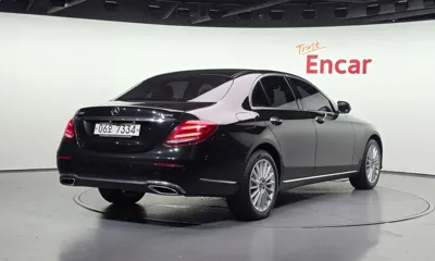 Mercedes-Benz E-Class 2018, 122496 км, за 13283.84 USD