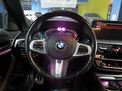 BMW 5-Series 2022, 67169 км, за 27502.78 USD - фото 14