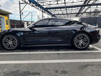 Porsche Taycan 2023, 47200 км, за 72.21 USD