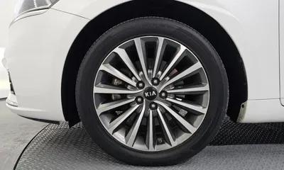 Kia K7 2017, 131544 км, за 8919.72 USD