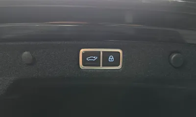 Hyundai Grandeur 2023, 55685 км, за 22931.61 USD - фото 35