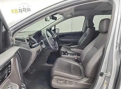 Honda Odyssey 2018, 84221 км, за 13384.53 USD - фото 11
