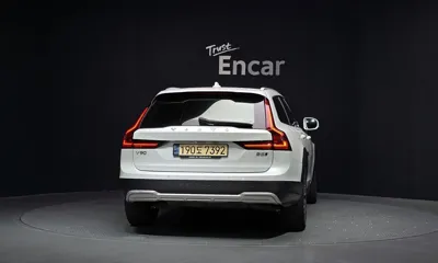 Volvo V90 2021, 44561 км, за 23963 USD
