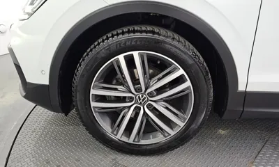 Volkswagen Tiguan 2021, 81165 км, за 19090.16 USD