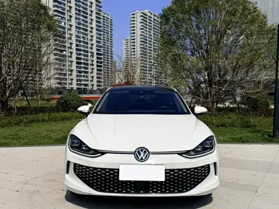 Volkswagen Lamando 2023, 20000 км, за 12538.85 USD