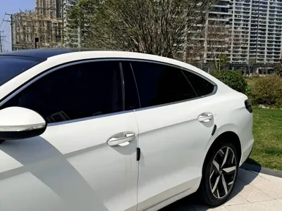 Volkswagen Lamando 2023, 20000 км, за 12538.85 USD