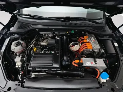 Volkswagen 帕萨特插电混动 2022, 53400 км, за 11652.21 USD - фото 7