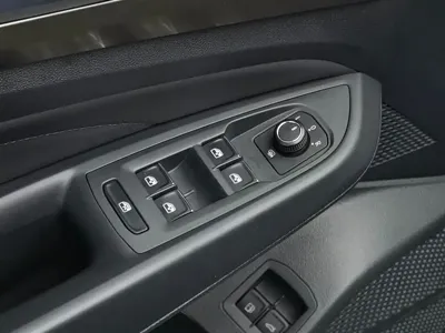 Volkswagen 帕萨特插电混动 2022, 53400 км, за 11652.21 USD - фото 8