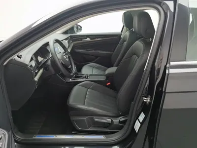 Volkswagen 帕萨特插电混动 2022, 53400 км, за 11652.21 USD - фото 9
