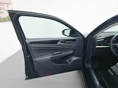 Volkswagen 帕萨特插电混动 2022, 53400 км, за 11652.21 USD - фото 16