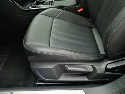 Volkswagen 帕萨特插电混动 2022, 53400 км, за 11652.21 USD - фото 19